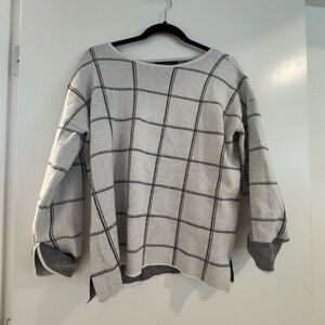 Women's Gray Checkered Sweater Tahari size Medium